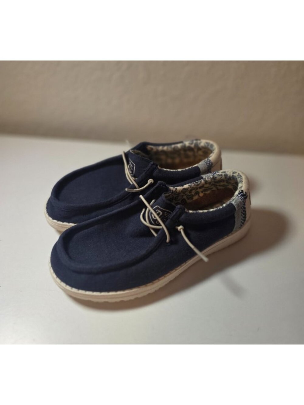 Hey Dude Youth Wally Navy Break Stitch Loafers size 4 - EUC